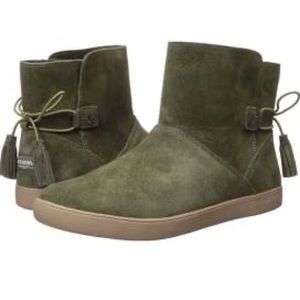 Kookaburra by UGG Skyller Boots - Size 8 (NWOT)